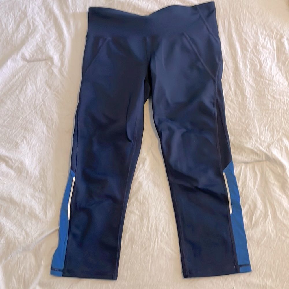 GAP Fit Navy Blue Athletic Capri Leggings Side Stripe Size S